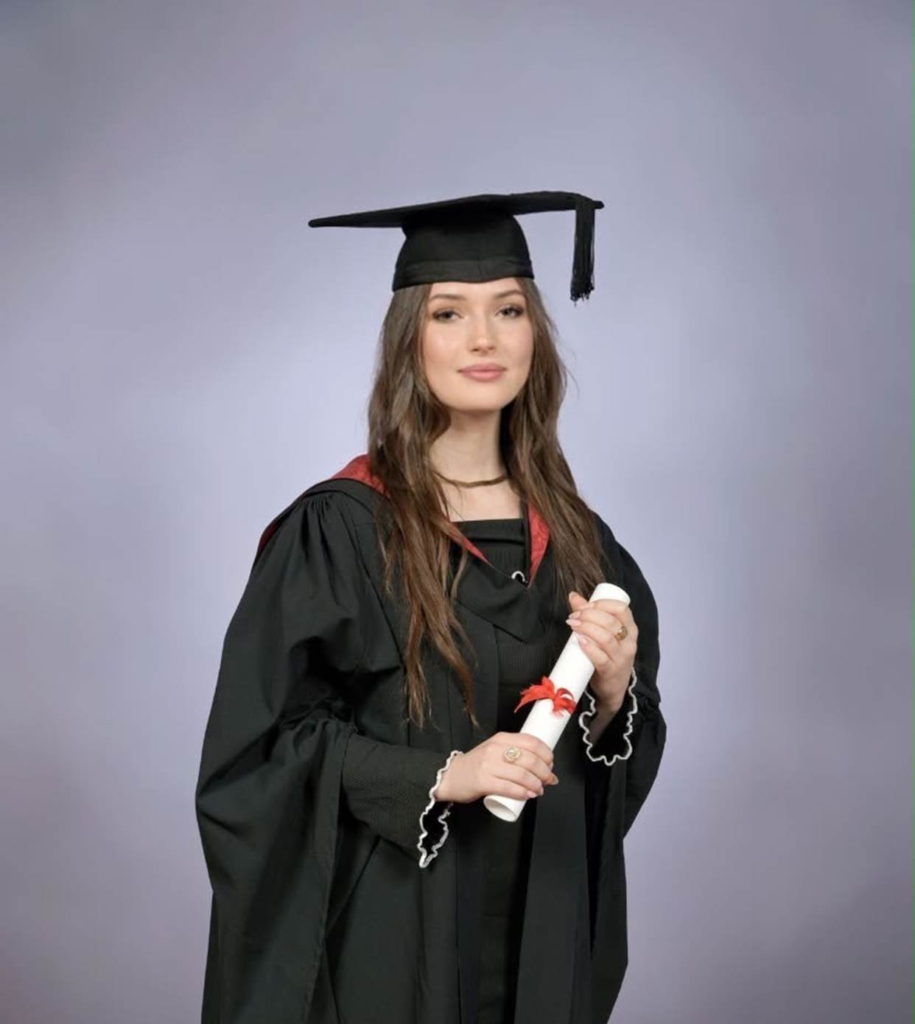 Amelia Sharman Bio Photo Headshot