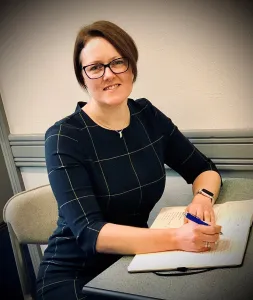 Joanne Clough headshot